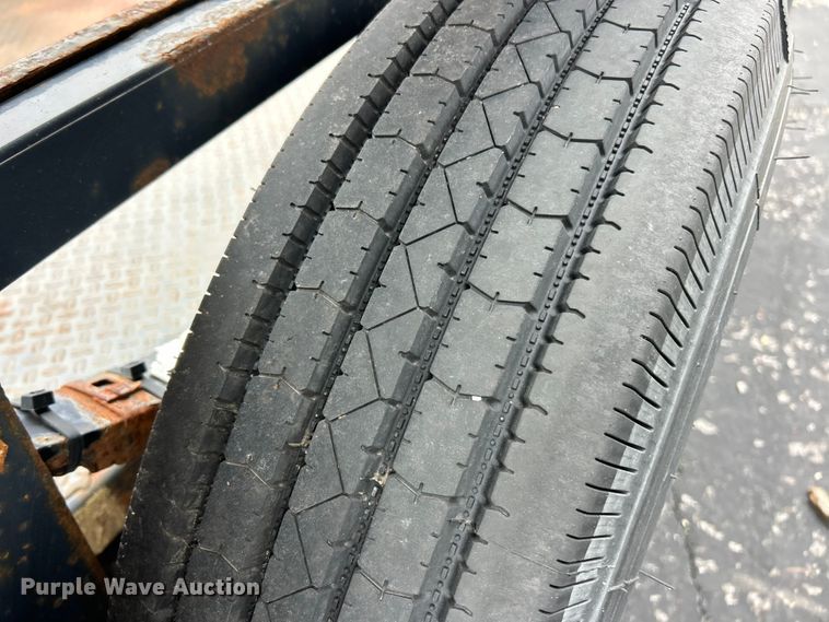 image for item FC5464 2013 JLG Trailer  1012 equipment trailer