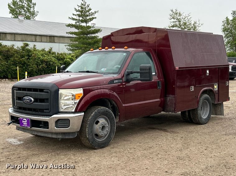 image for item FC5471 2013 Ford F350 Super Duty utility bed pickup truck