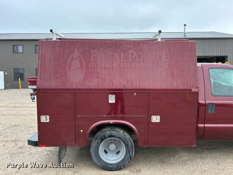 image for item FC5471 2013 Ford F350 Super Duty utility bed pickup truck