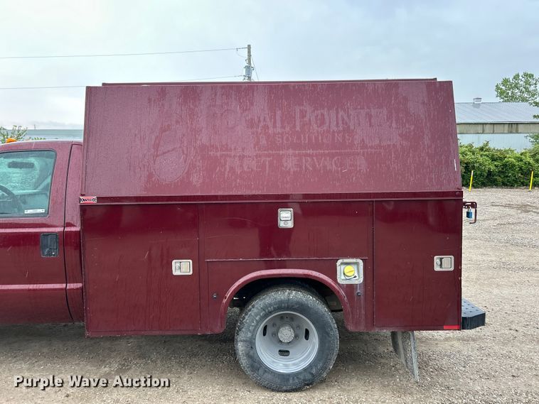 image for item FC5471 2013 Ford F350 Super Duty utility bed pickup truck