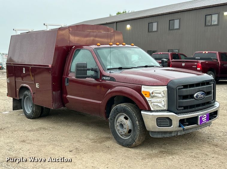 image for item FC5471 2013 Ford F350 Super Duty utility bed pickup truck