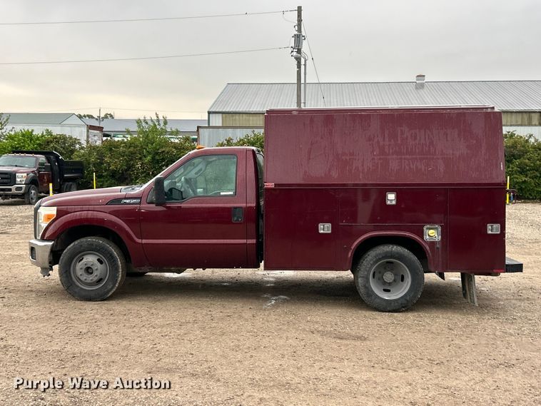 image for item FC5471 2013 Ford F350 Super Duty utility bed pickup truck