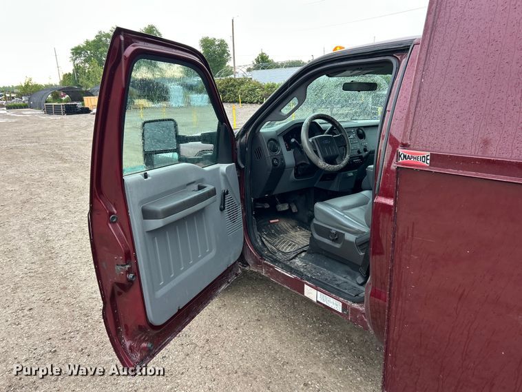 image for item FC5471 2013 Ford F350 Super Duty utility bed pickup truck