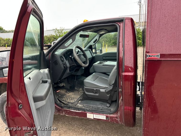 image for item FC5471 2013 Ford F350 Super Duty utility bed pickup truck
