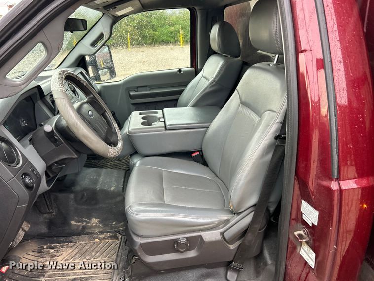 image for item FC5471 2013 Ford F350 Super Duty utility bed pickup truck