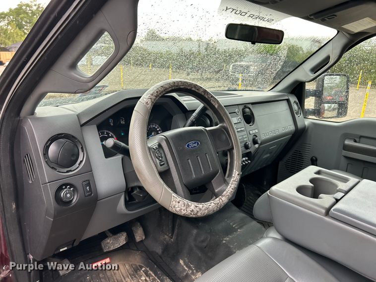 image for item FC5471 2013 Ford F350 Super Duty utility bed pickup truck