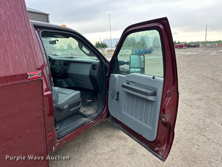 image for item FC5471 2013 Ford F350 Super Duty utility bed pickup truck