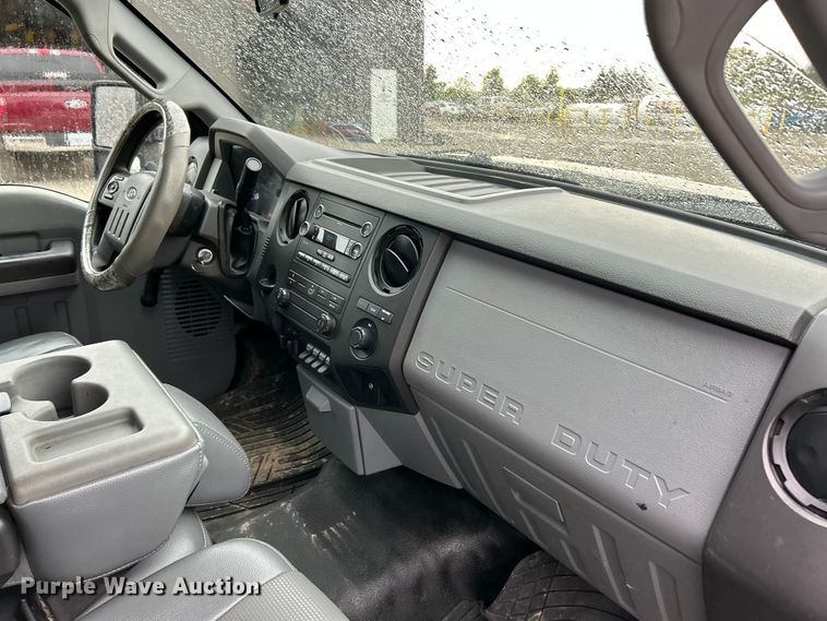 image for item FC5471 2013 Ford F350 Super Duty utility bed pickup truck