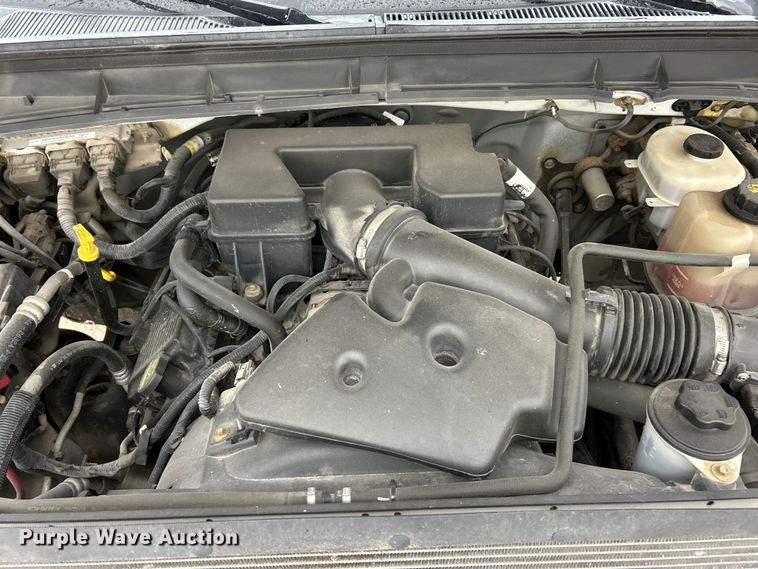 image for item FC5471 2013 Ford F350 Super Duty utility bed pickup truck