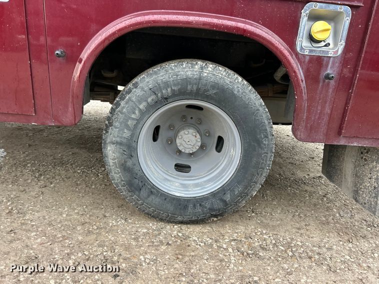 image for item FC5471 2013 Ford F350 Super Duty utility bed pickup truck