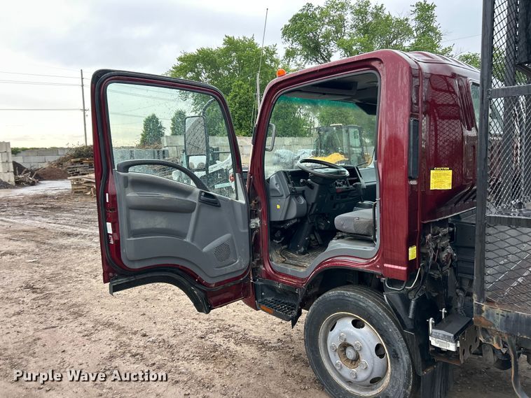 image for item FC5472 2015 Isuzu NPR HD flatbed truck