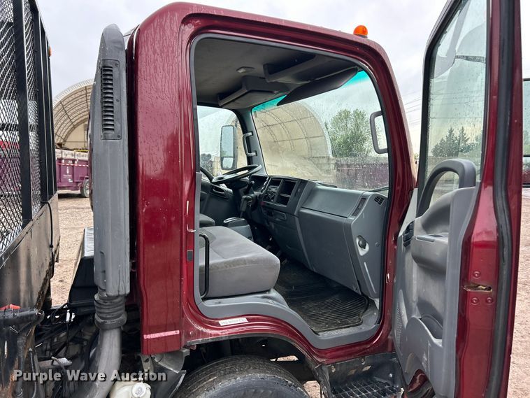 image for item FC5472 2015 Isuzu NPR HD flatbed truck