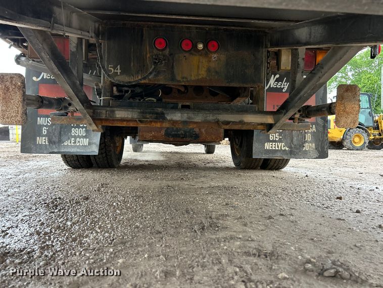 image for item FC5472 2015 Isuzu NPR HD flatbed truck