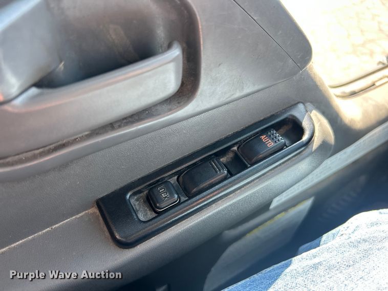 image for item FC5475 2005 Isuzu NPR-HD box truck
