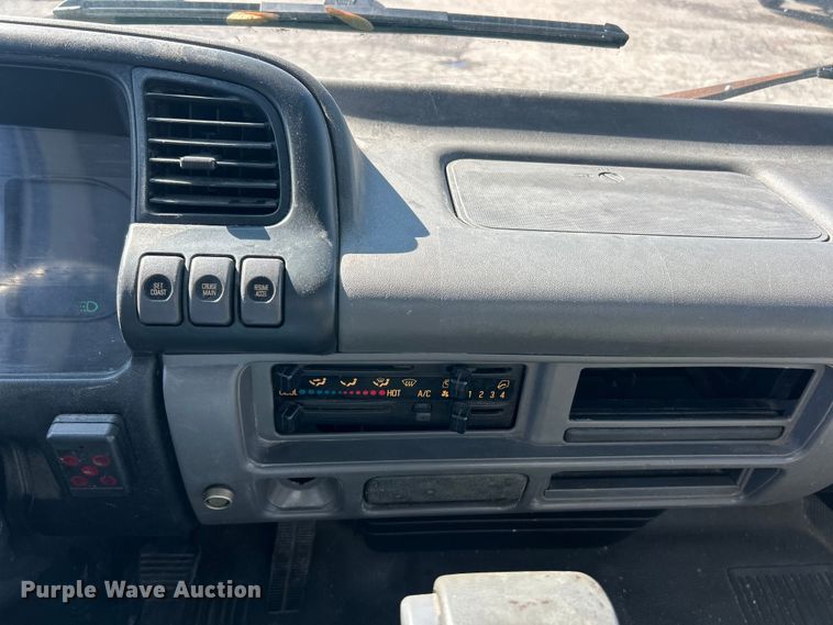 image for item FC5475 2005 Isuzu NPR-HD box truck