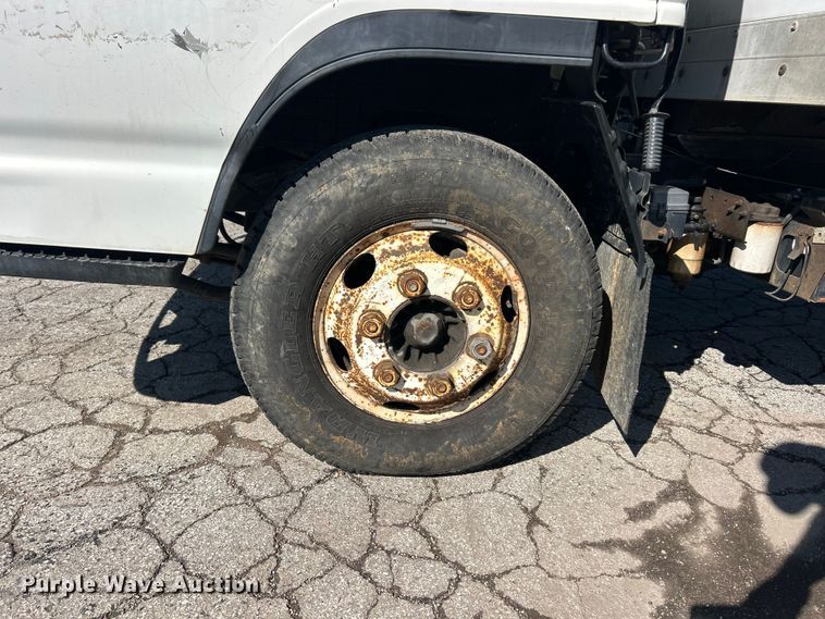 image for item FC5475 2005 Isuzu NPR-HD box truck