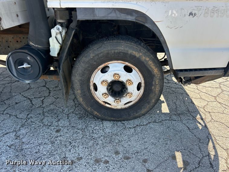 image for item FC5475 2005 Isuzu NPR-HD box truck