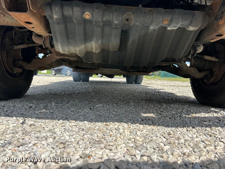 image for item FC5477 2003 Chevrolet Silverado 3500 flatbed pickup truck