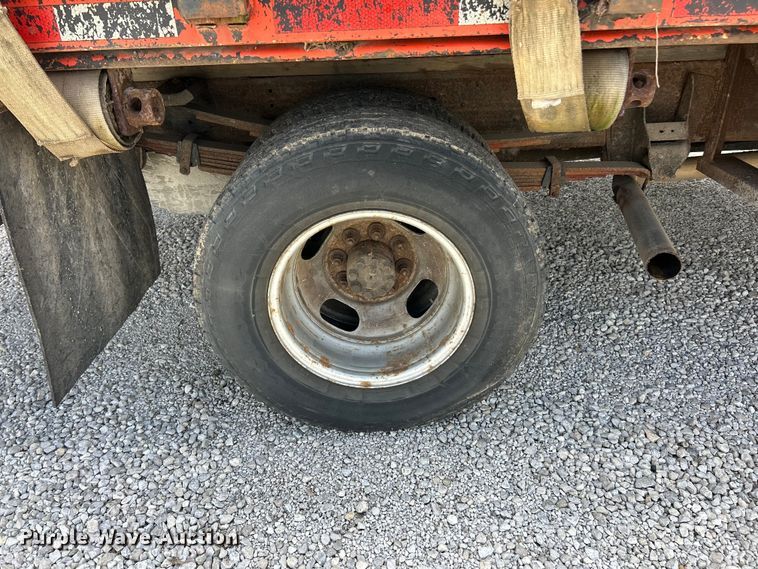 image for item FC5477 2003 Chevrolet Silverado 3500 flatbed pickup truck
