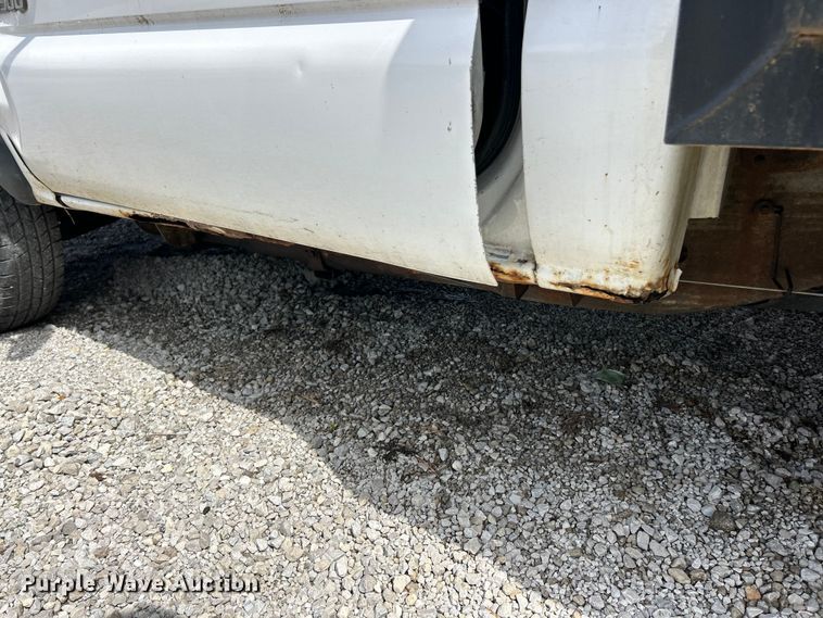 image for item FC5478 2002 Chevrolet Silverado 3500 flatbed pickup truck