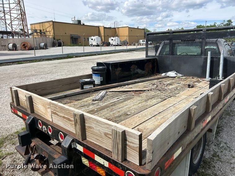 image for item FC5478 2002 Chevrolet Silverado 3500 flatbed pickup truck