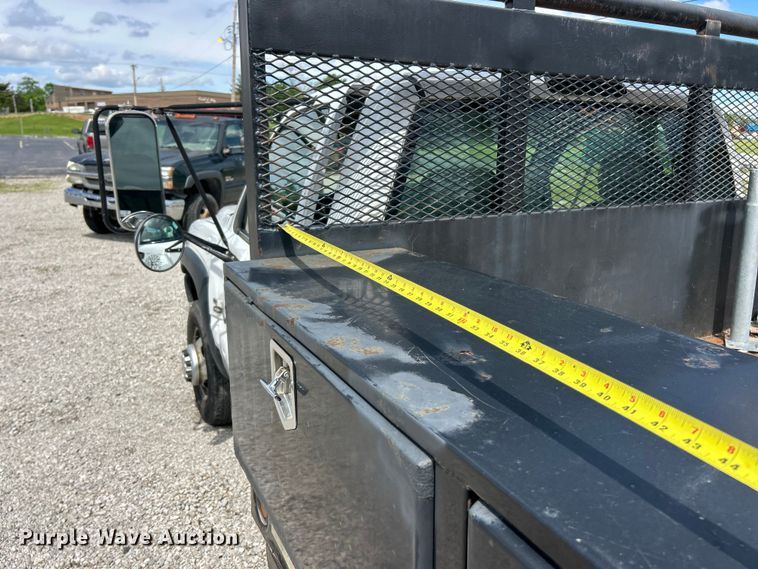 image for item FC5478 2002 Chevrolet Silverado 3500 flatbed pickup truck