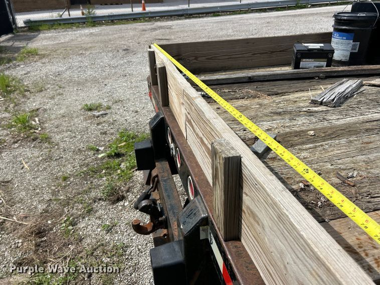 image for item FC5478 2002 Chevrolet Silverado 3500 flatbed pickup truck