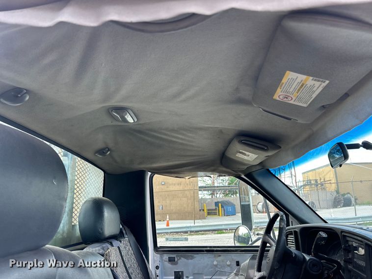 image for item FC5478 2002 Chevrolet Silverado 3500 flatbed pickup truck