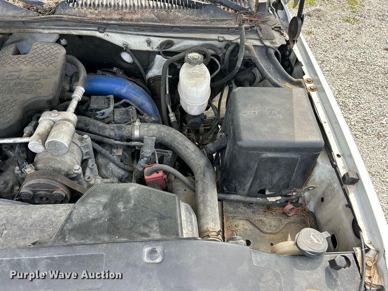 image for item FC5478 2002 Chevrolet Silverado 3500 flatbed pickup truck