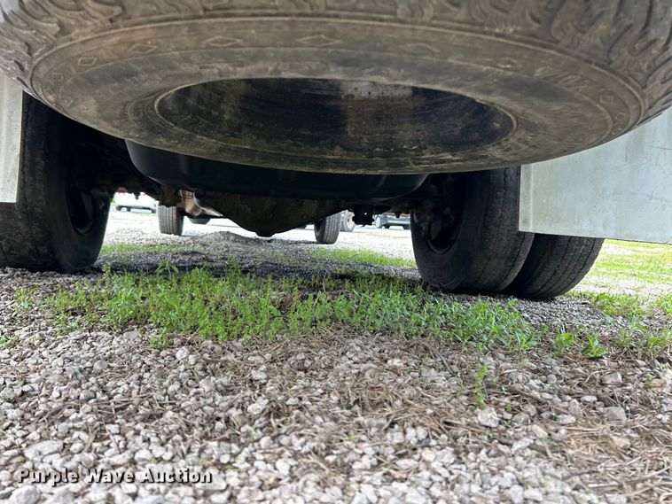 image for item FC5478 2002 Chevrolet Silverado 3500 flatbed pickup truck