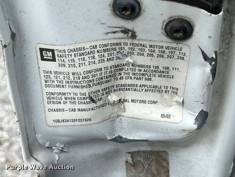 image for item FC5478 2002 Chevrolet Silverado 3500 flatbed pickup truck