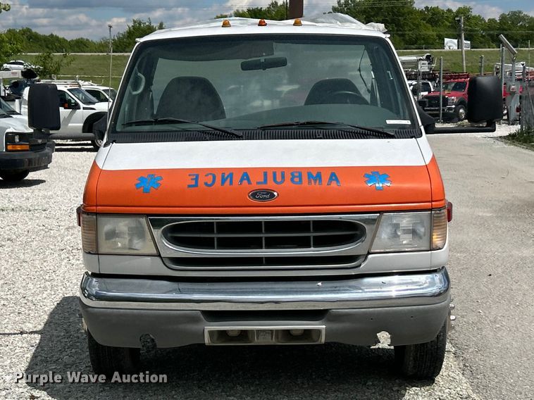 image for item FC5495 2001 Ford E350 truck cab and chassis