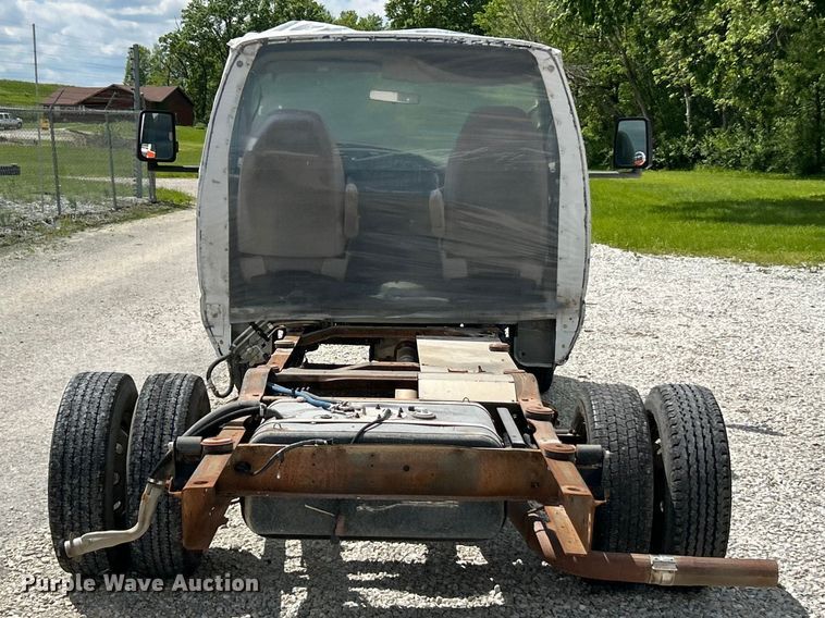 image for item FC5495 2001 Ford E350 truck cab and chassis