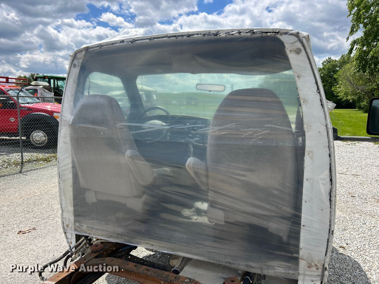 image for item FC5495 2001 Ford E350 truck cab and chassis