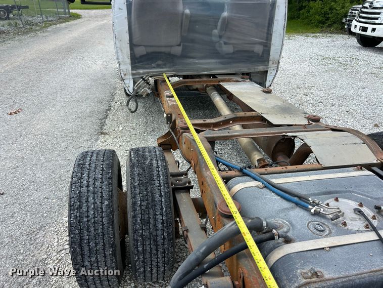 image for item FC5495 2001 Ford E350 truck cab and chassis