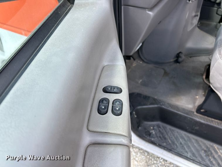 image for item FC5495 2001 Ford E350 truck cab and chassis