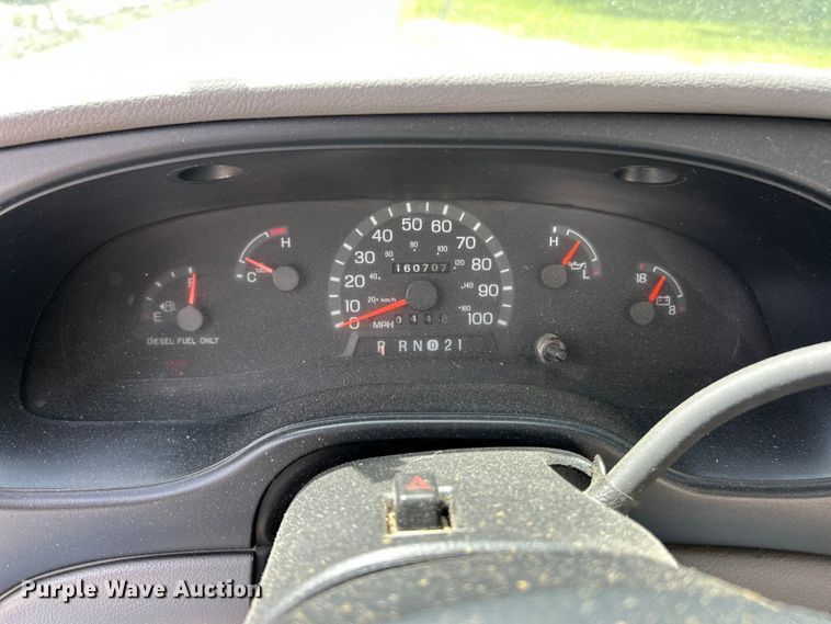 image for item FC5495 2001 Ford E350 truck cab and chassis