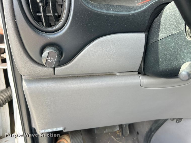 image for item FC5495 2001 Ford E350 truck cab and chassis