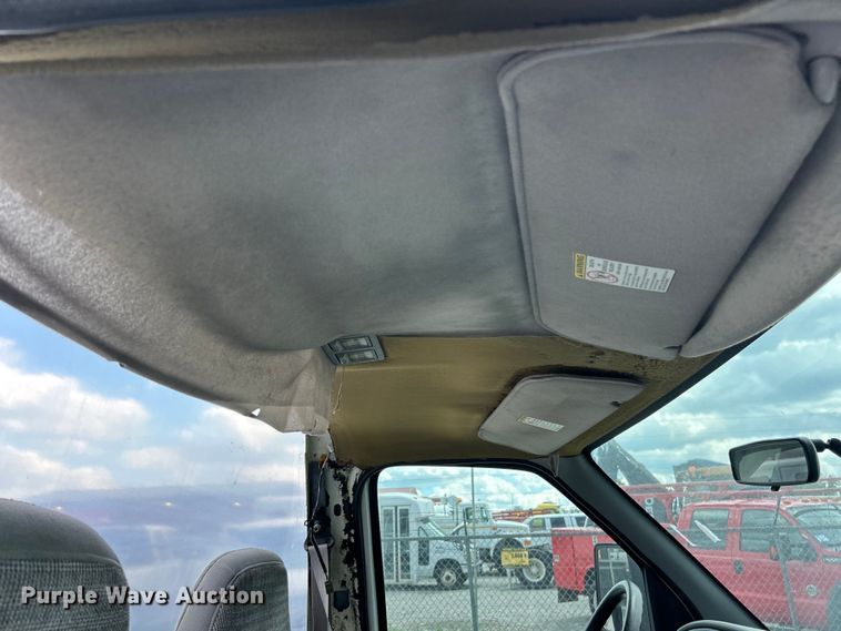 image for item FC5495 2001 Ford E350 truck cab and chassis