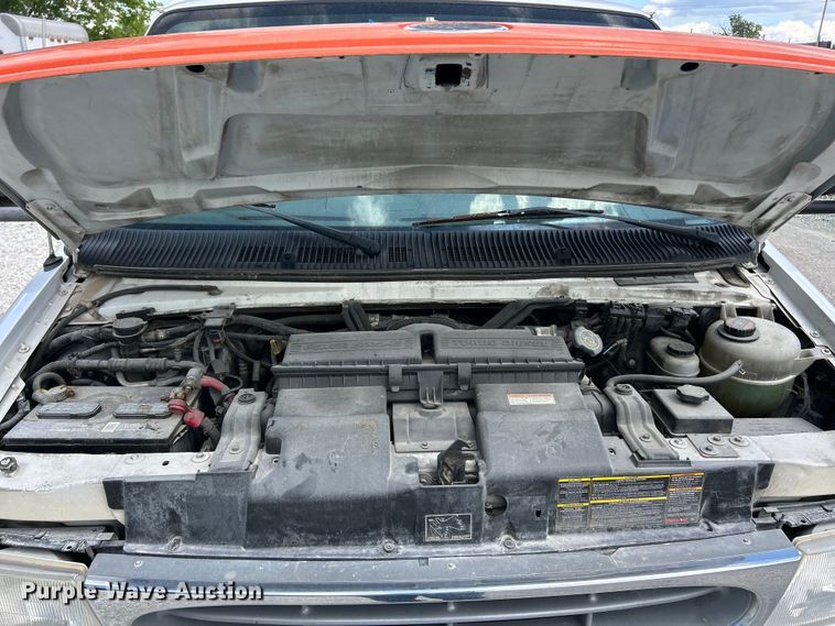 image for item FC5495 2001 Ford E350 truck cab and chassis