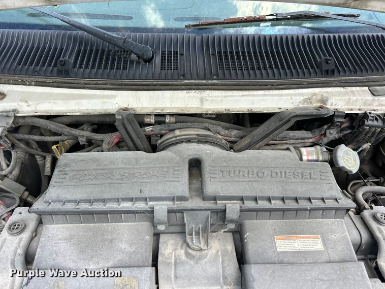 image for item FC5495 2001 Ford E350 truck cab and chassis