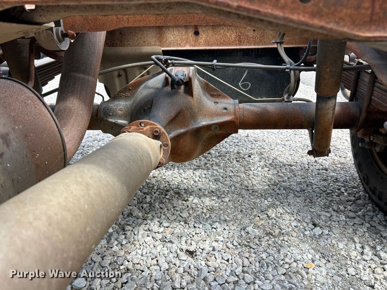 image for item FC5495 2001 Ford E350 truck cab and chassis