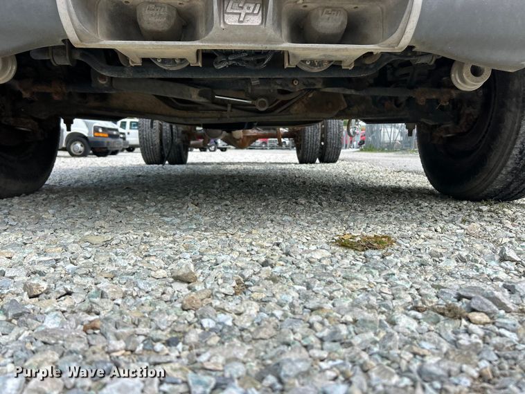 image for item FC5495 2001 Ford E350 truck cab and chassis