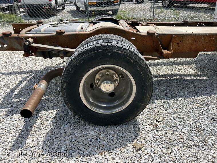image for item FC5495 2001 Ford E350 truck cab and chassis