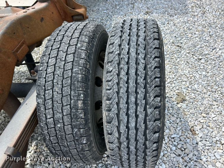 image for item FC5495 2001 Ford E350 truck cab and chassis