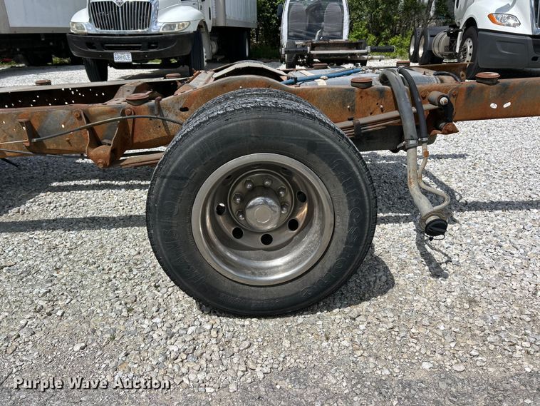 image for item FC5495 2001 Ford E350 truck cab and chassis