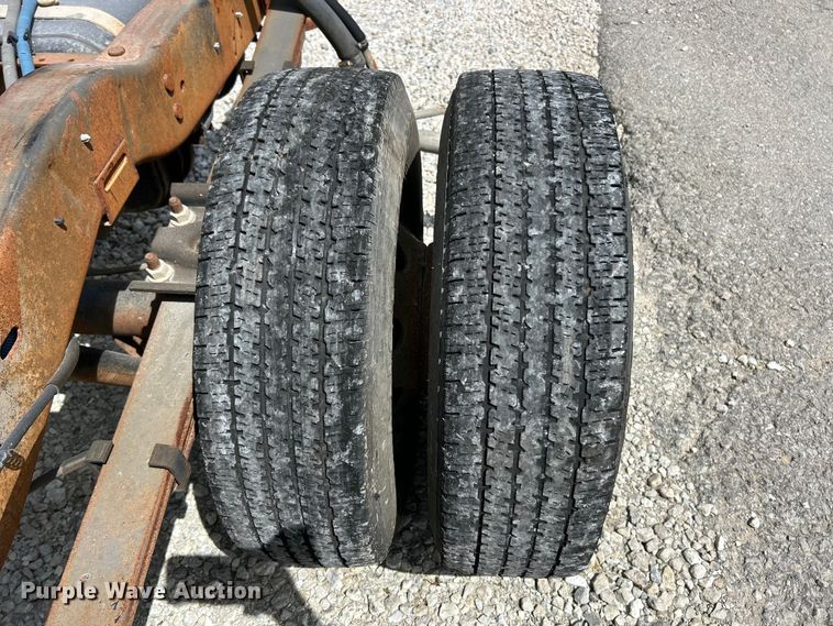 image for item FC5495 2001 Ford E350 truck cab and chassis