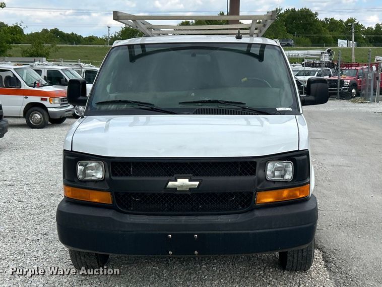 image for item FC5496 2017 Chevrolet Express van