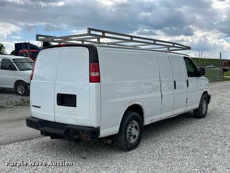 image for item FC5496 2017 Chevrolet Express van