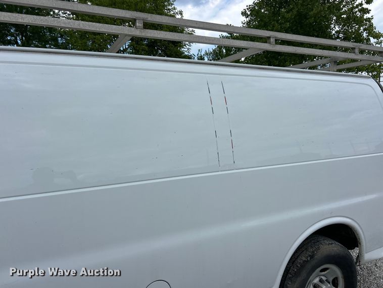 image for item FC5496 2017 Chevrolet Express van